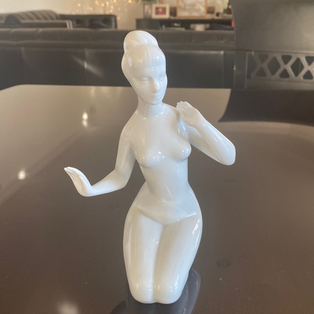 ROYAL DUX Porcelain girl kneeling.